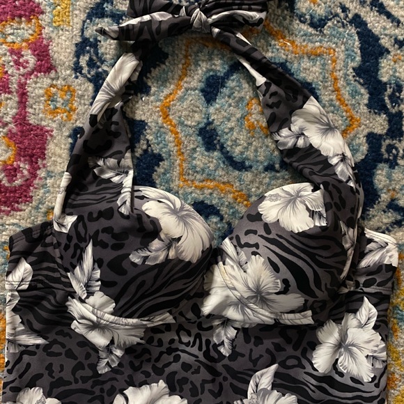 Jaclyn Smith Floral Sweetheart Neckline Animal Print Halter Tankini set - Picture 4 of 14